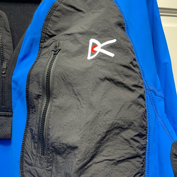 Great, layering 1/4 Zip w/ thumb slots w/ bonded stretchy fabric, thermal warmup - Picture 6 of 10